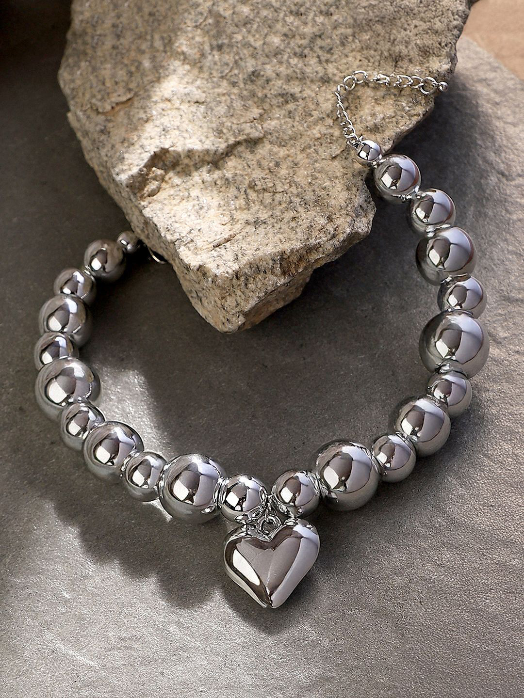 SOHI Metallic Silver-Plated Beaded Heart Shaped Puffer-Cuoer Collar Necklace