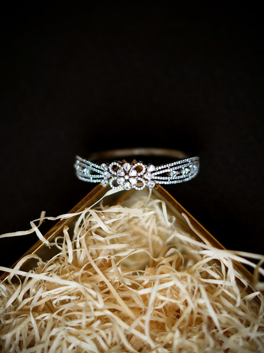 FASHION EMPIRE Elegant Artificial Silver-Plated Bracelet for Women