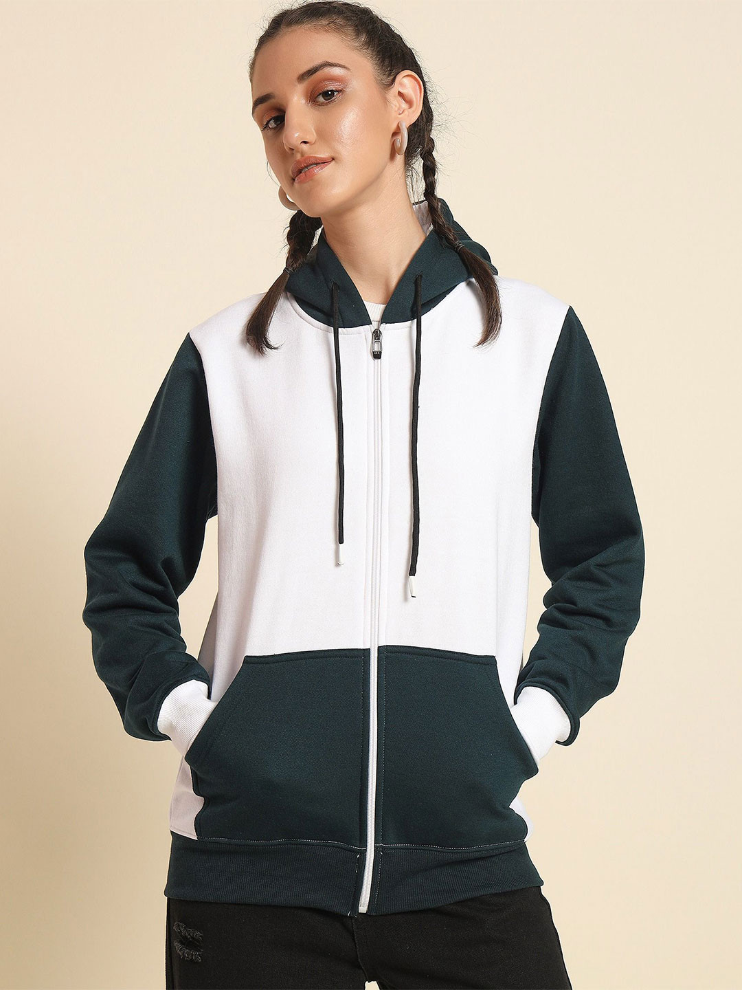 The Roadster Lifestyle Co Contrast Regular Zipper Hoodie With 2 Kangaroo Pockets
