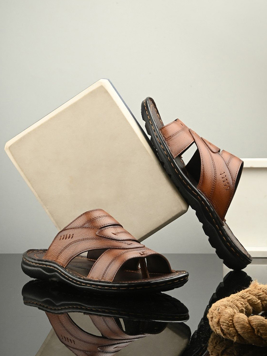 UNDERROUTE Men Leather Slip-On Comfort Sandals