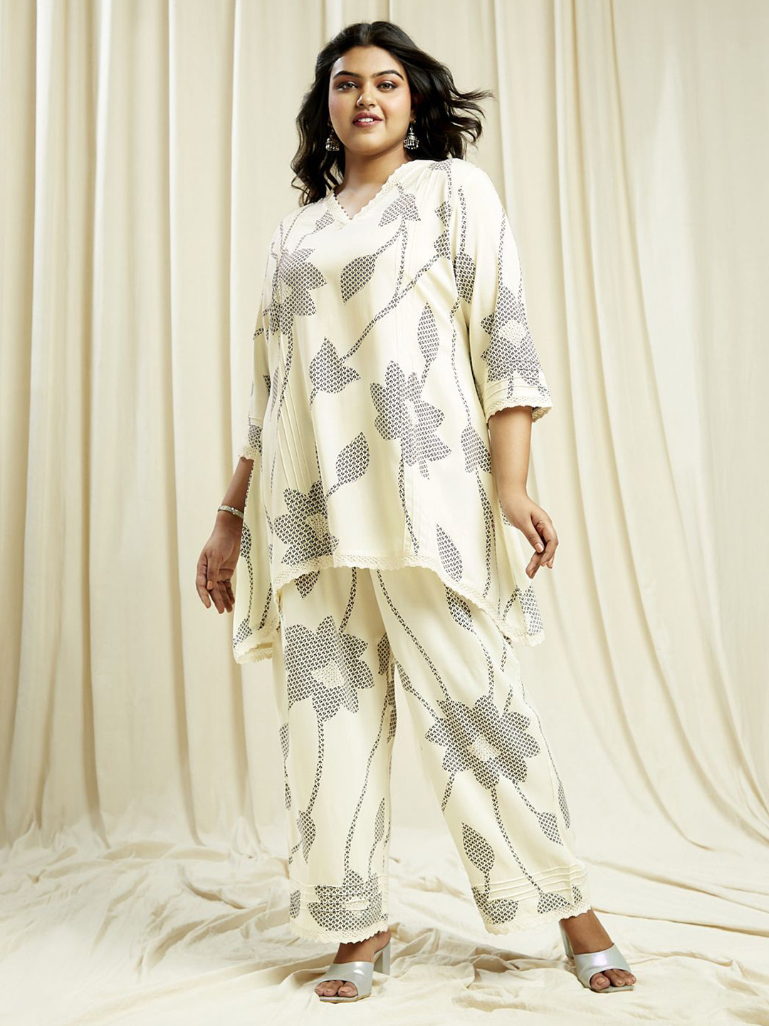 Globus Gloplus V-Neck Floral Print Lace Detail Tunic With Trousers Plus Size Co-Ord Set