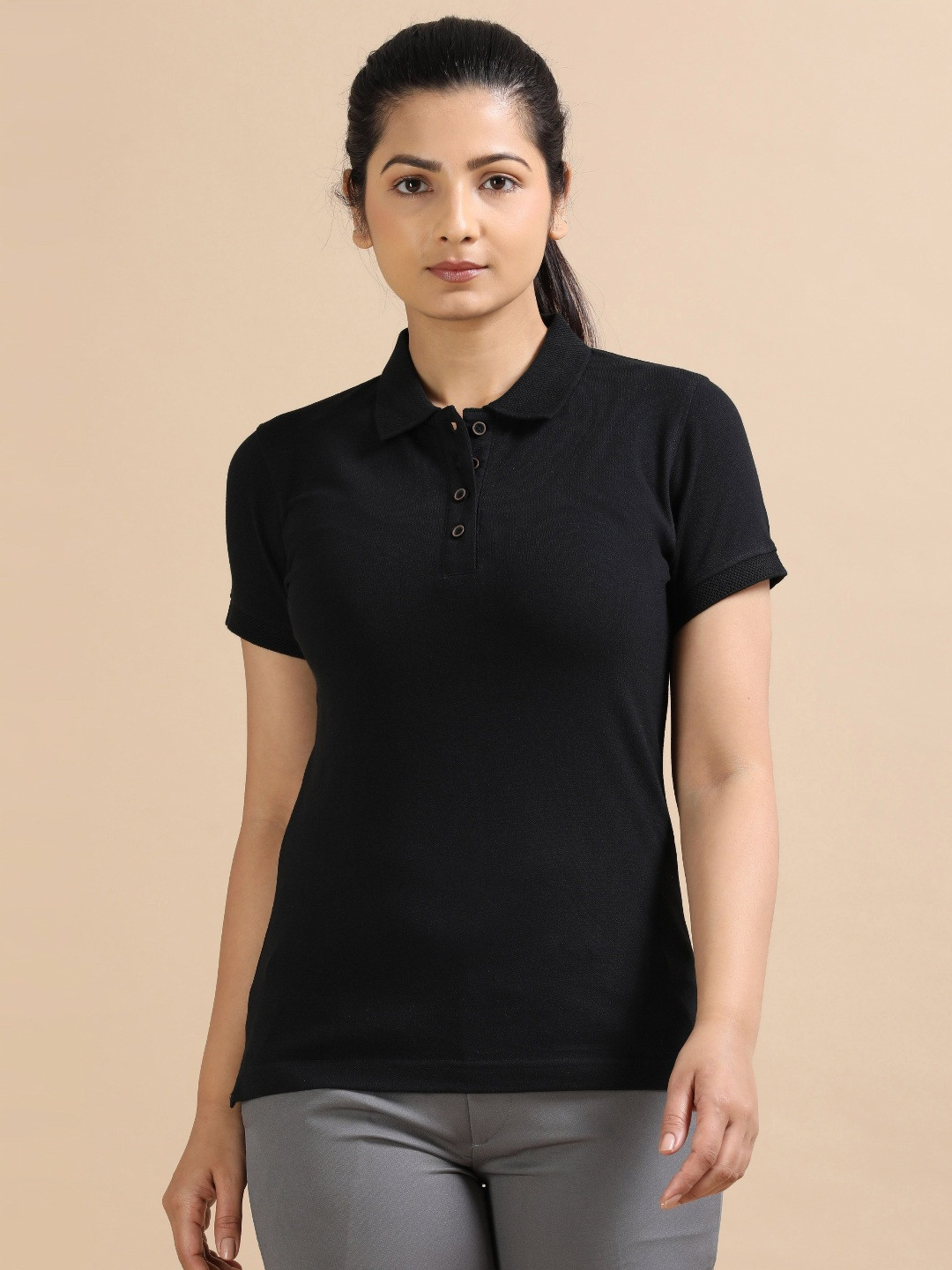 SHOWKEY Women Solid Polo Collar T-shirt