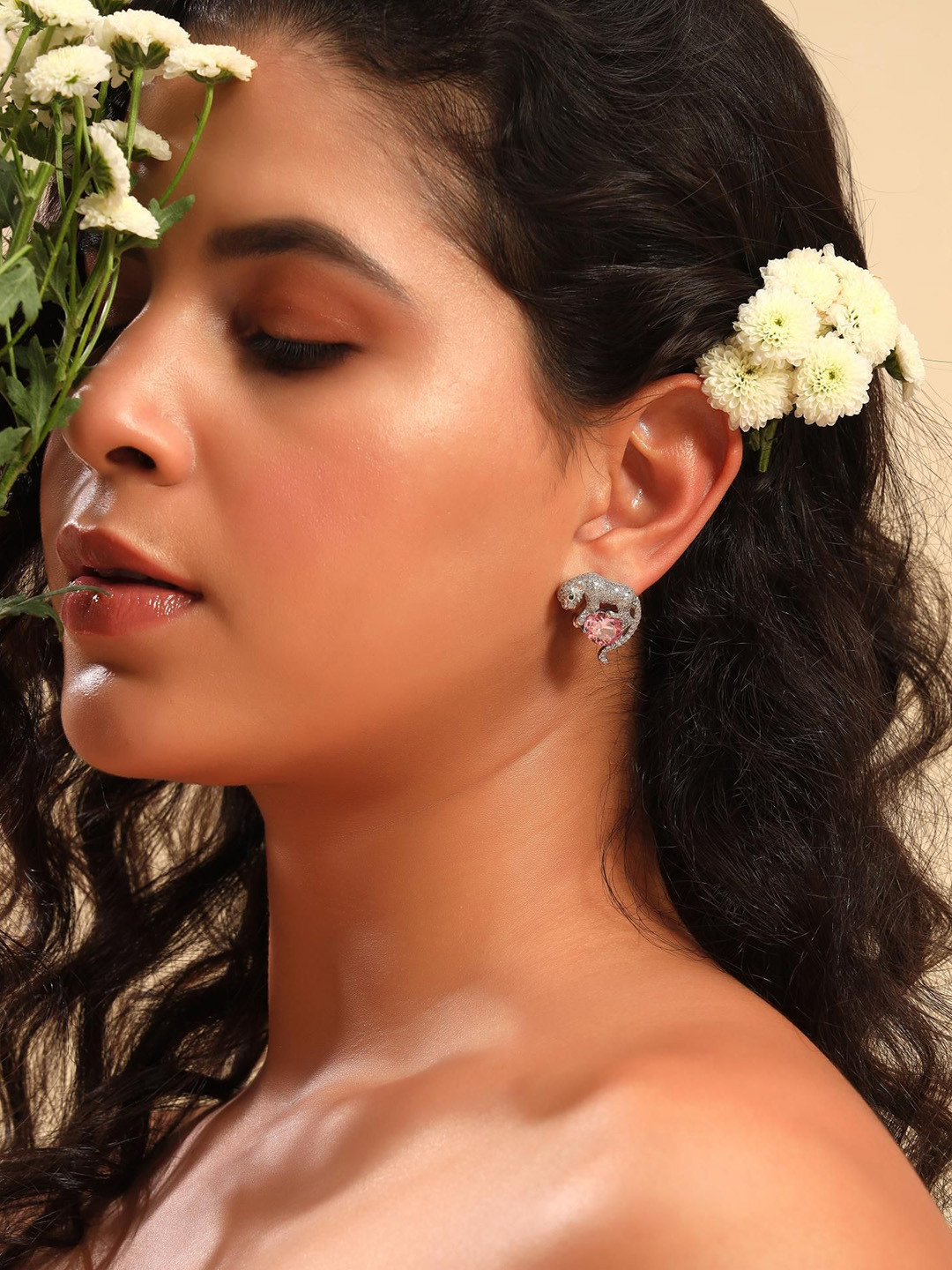 MODARTA Artificial Stone-Studded Animal Shaped Stud Earrings