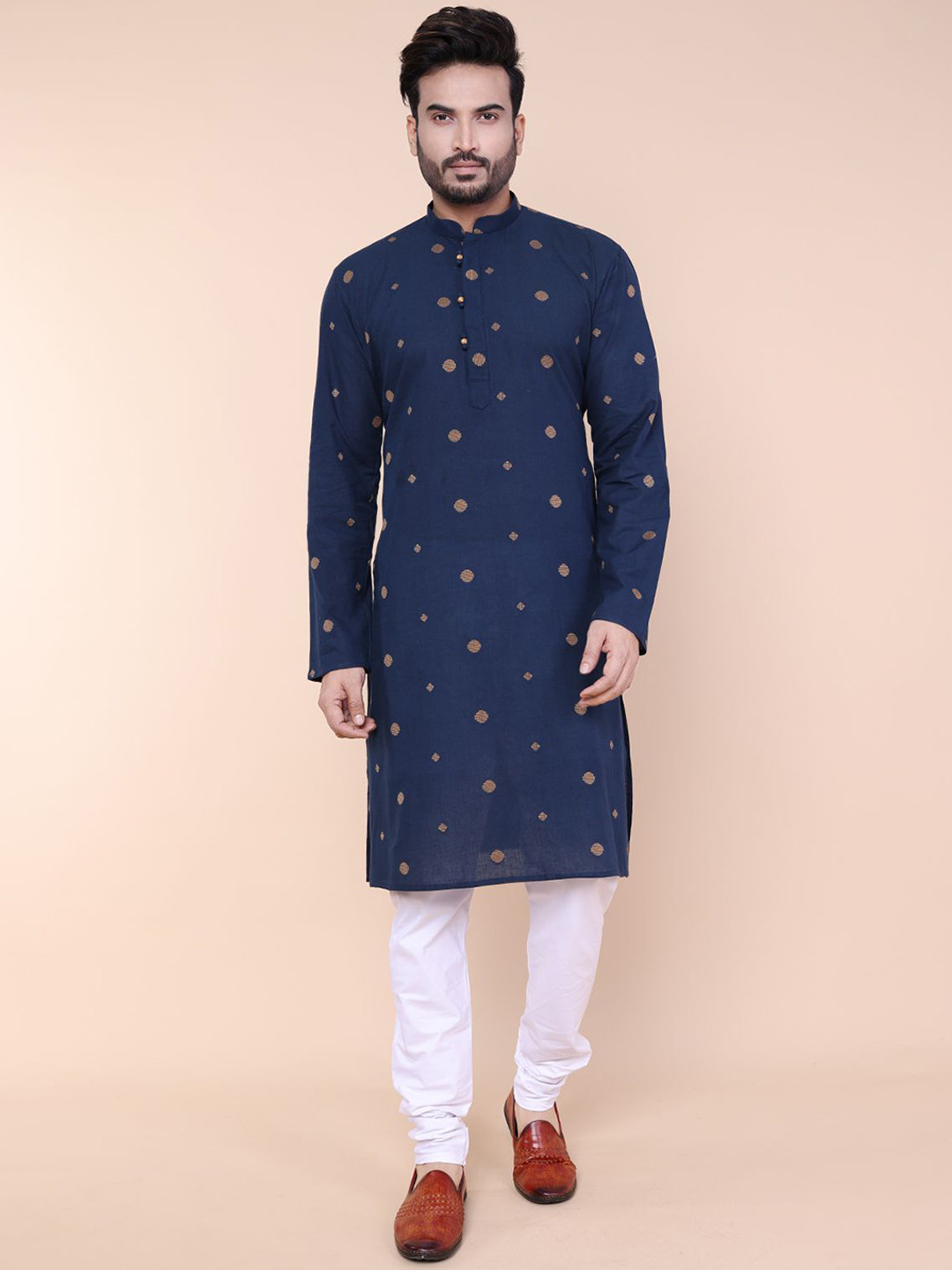 W & G Men Embroidered Regular Kurta with Churidar