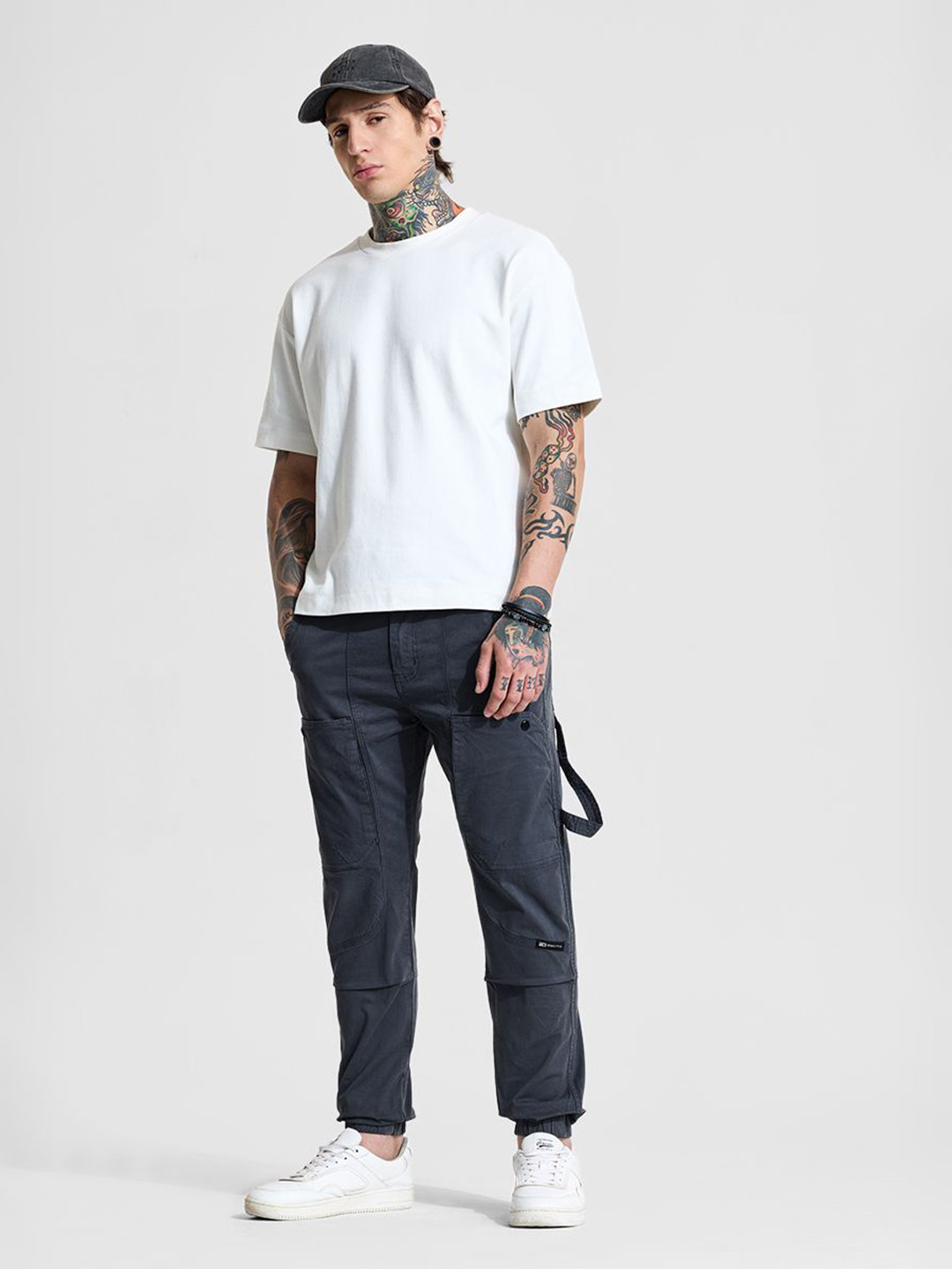 Snitch Men Mid-Rise Slim Fit Cargo Pants