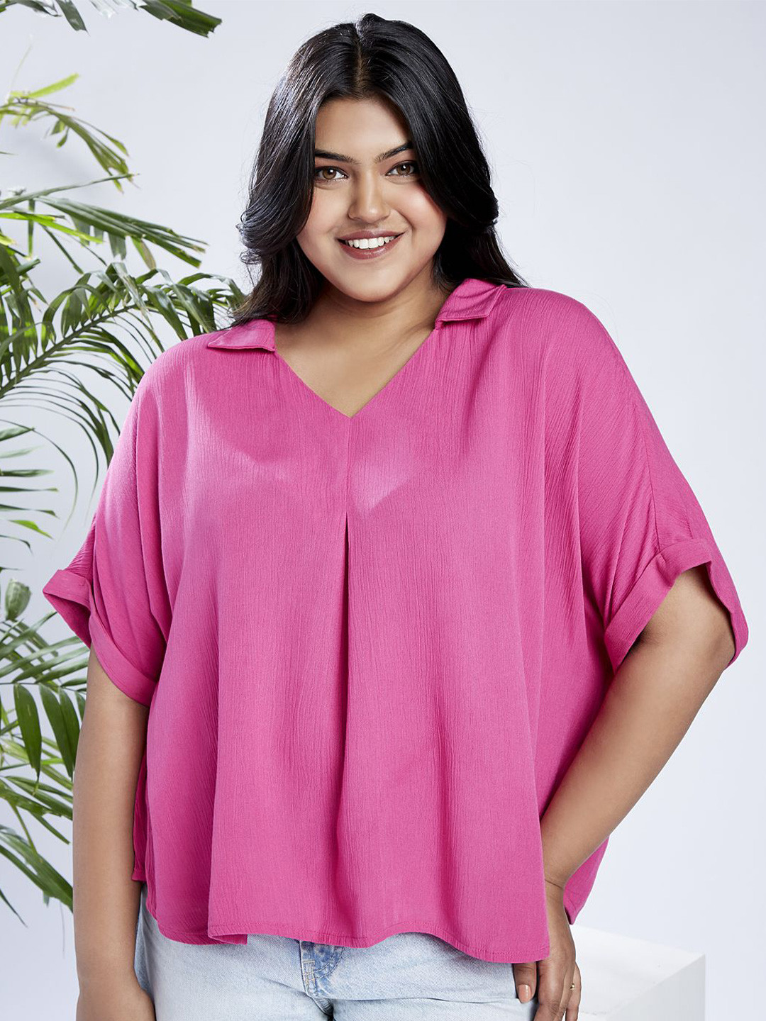 Globus Gloplus Collared V-Neck Extended Sleeves Self Design Plus Size Top