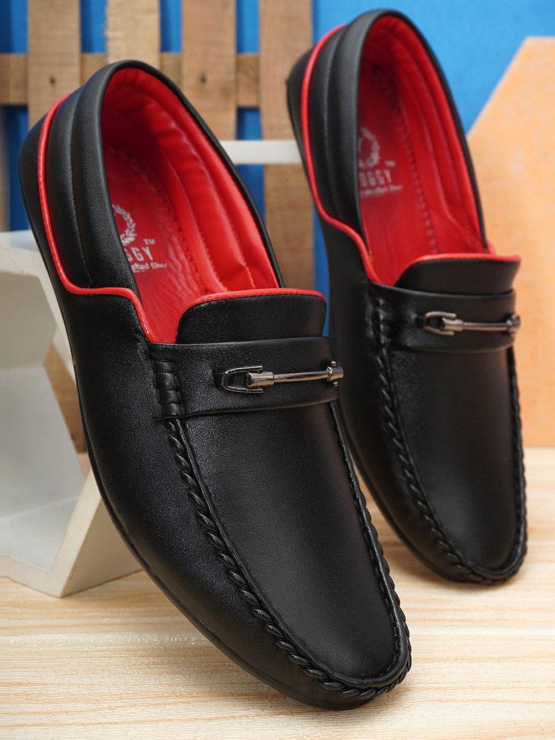 FOGGY Men Textured Sneakers