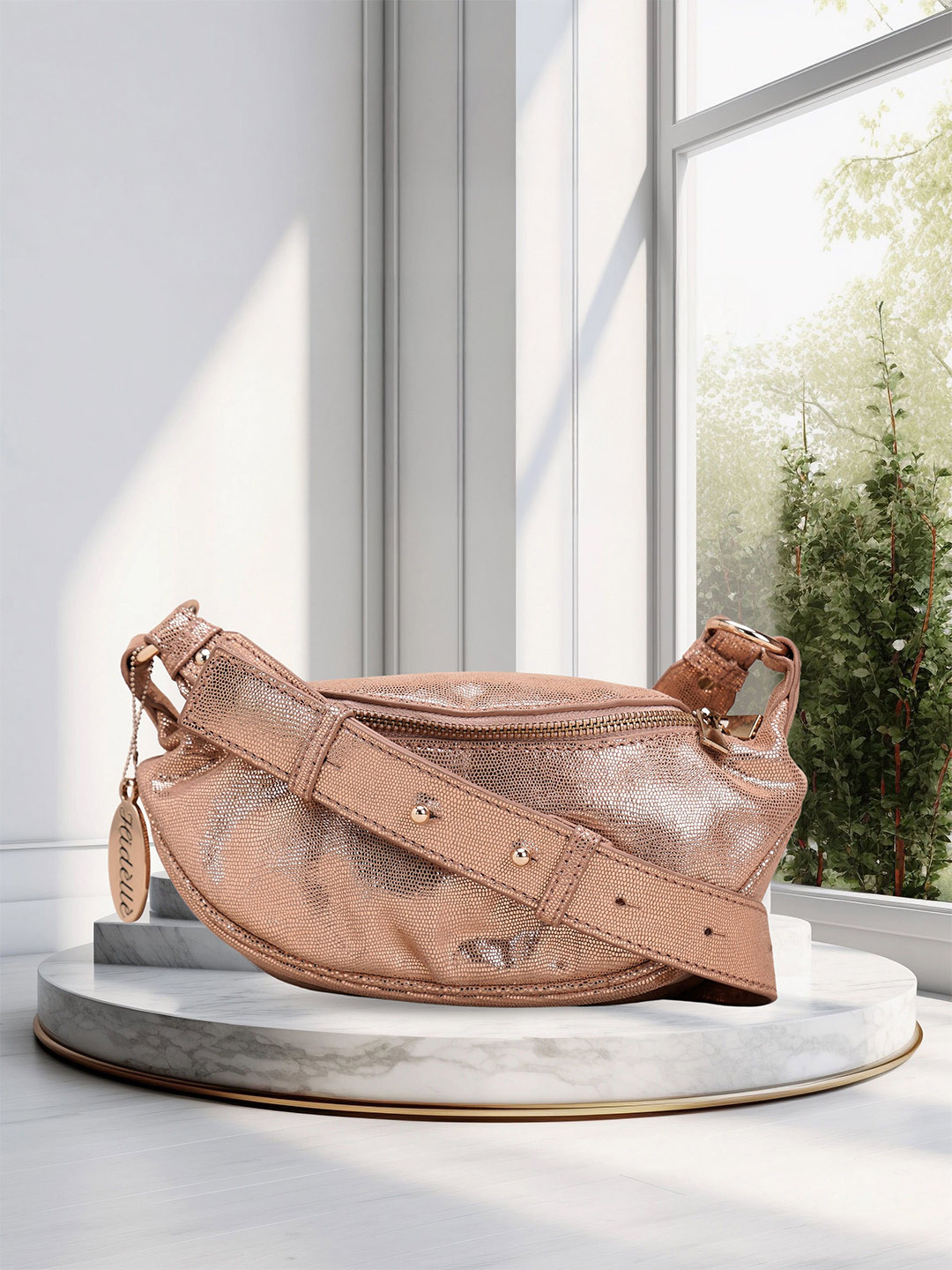 Hidelle Julia Leather Structured Sling Bag