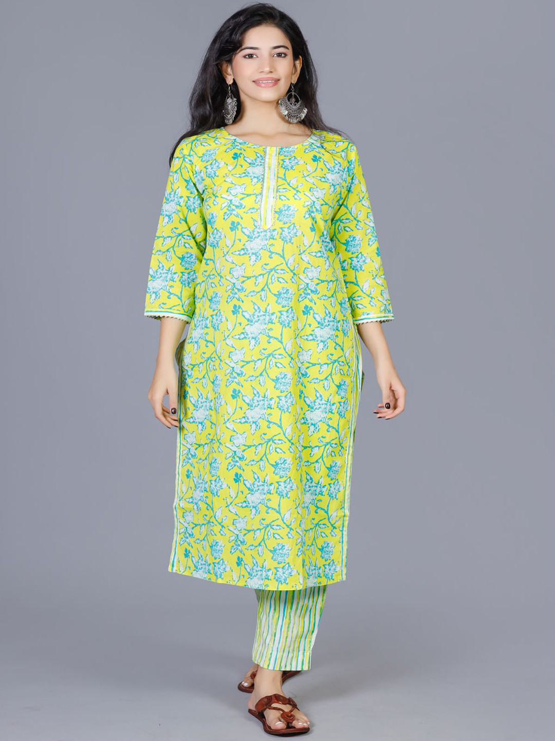Kwatchi Floral Printed Pure Cotton Straight Kurta With Trousers