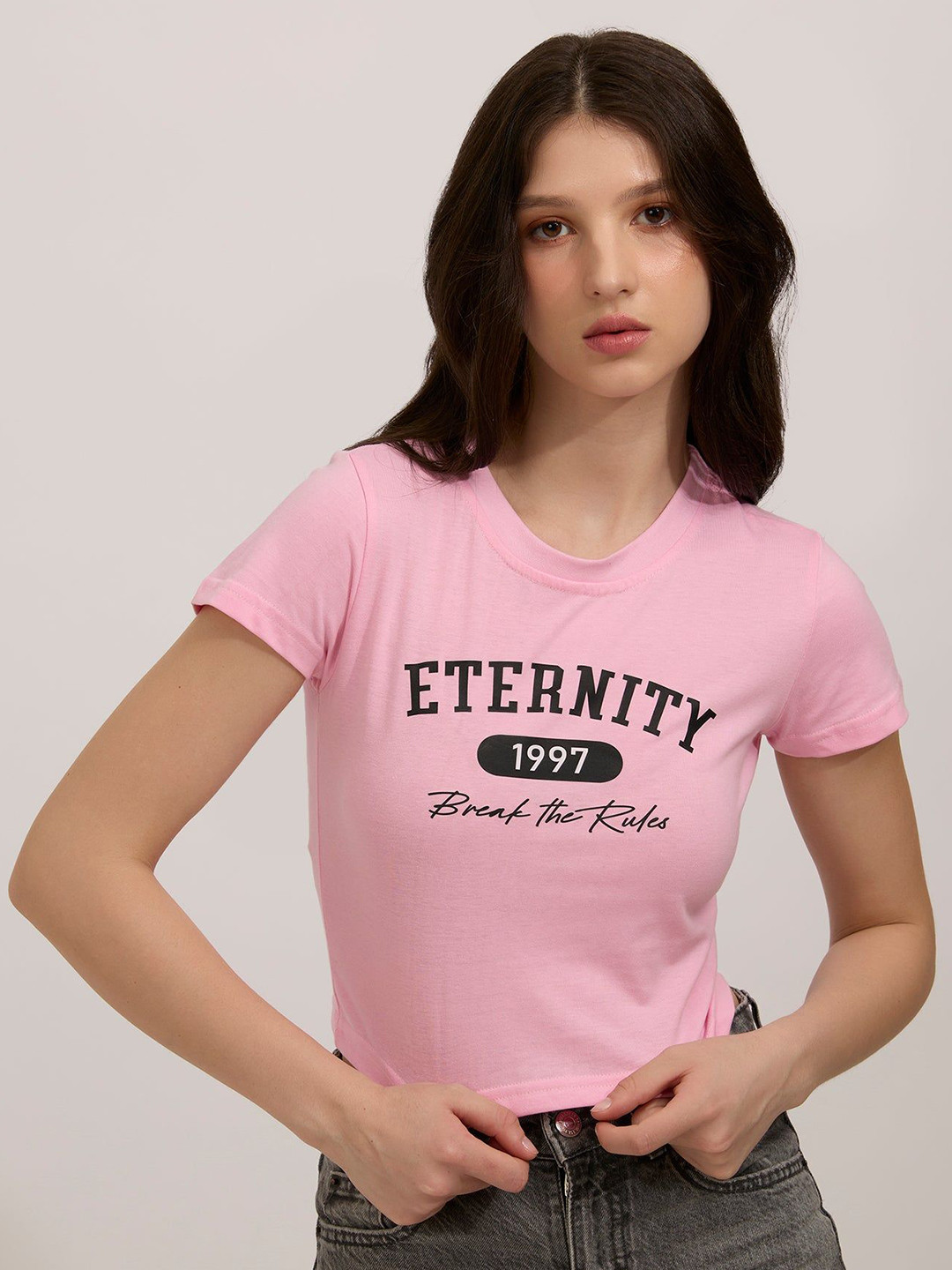 Outzidr Graphic Cropped T-Shirt