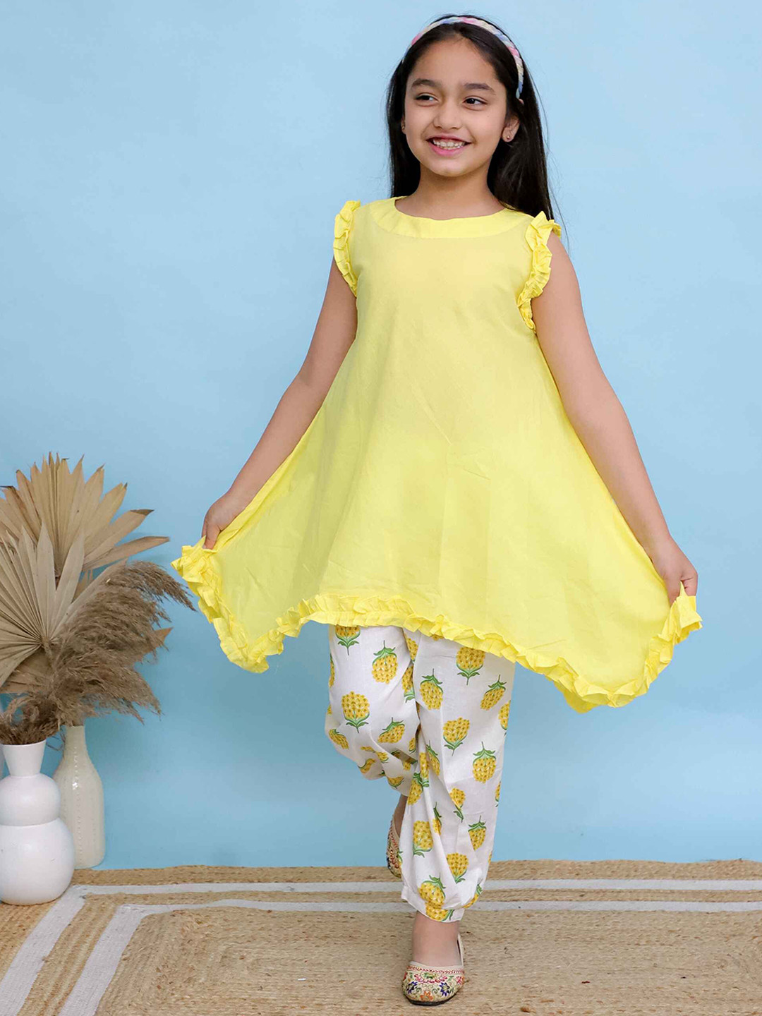 Kalp Patang Girls Sleeveless Pure Cotton A-Line Kurta With Salwar
