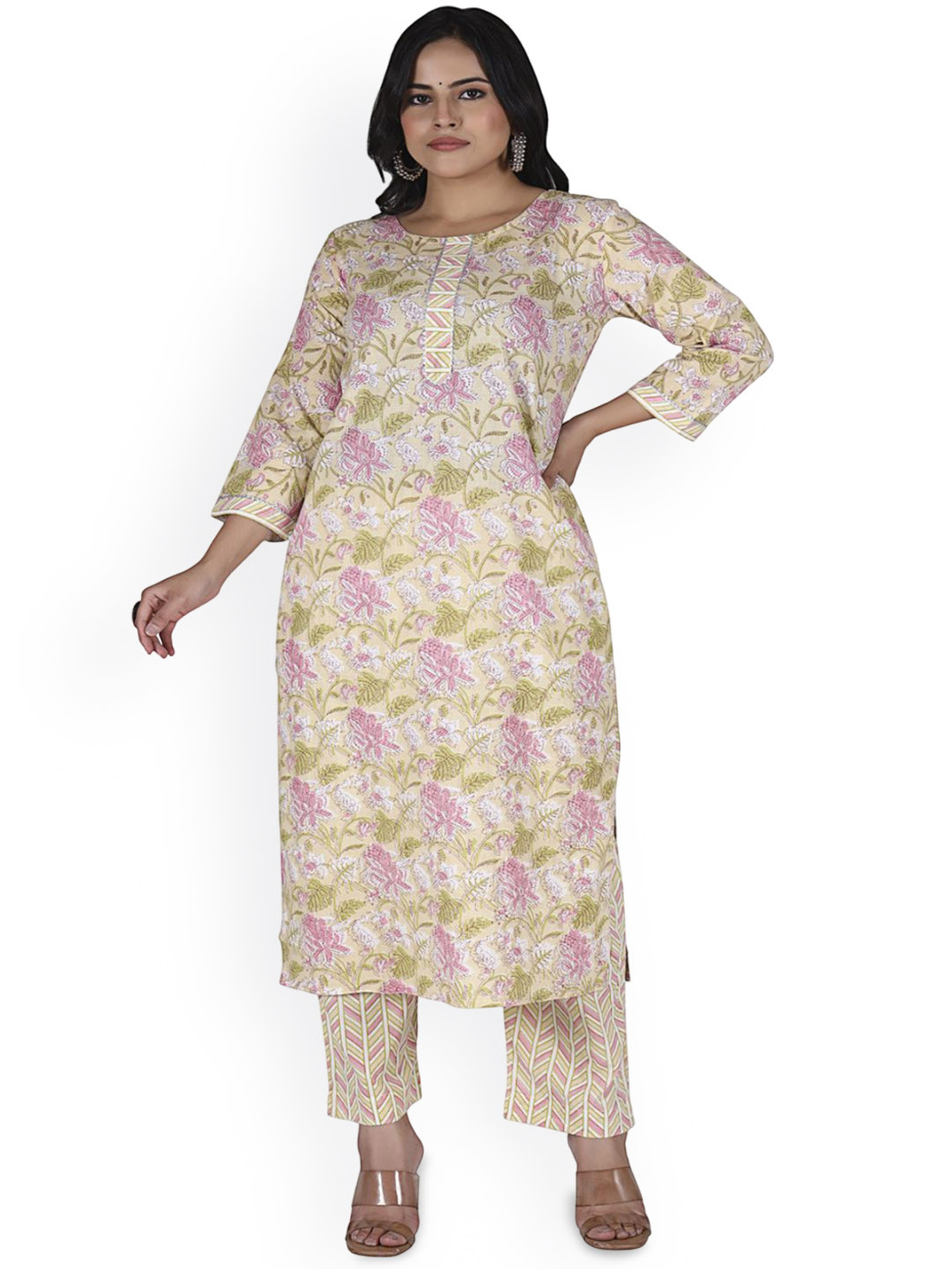 Kwatchi Women Floral Printed Pure Cotton Straight Kurta With Trousers