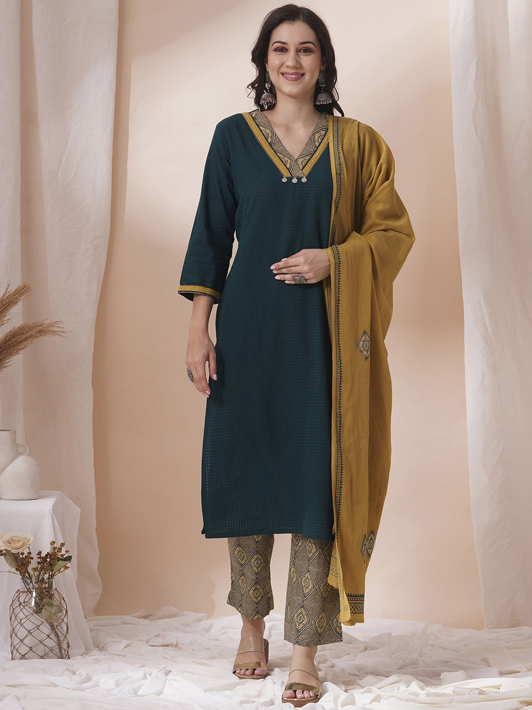 KAMI KUBI Women Textured Pure Cotton Kurta With Trousers & Dupatta