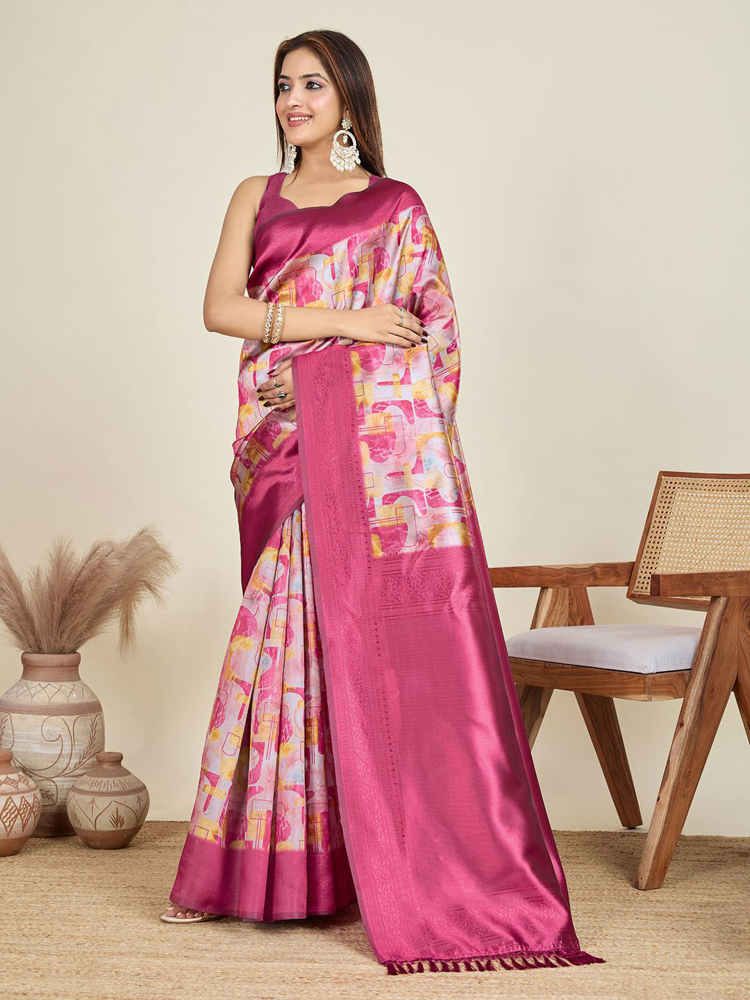 SHANVIKA Printed Saree With Blouse Piece