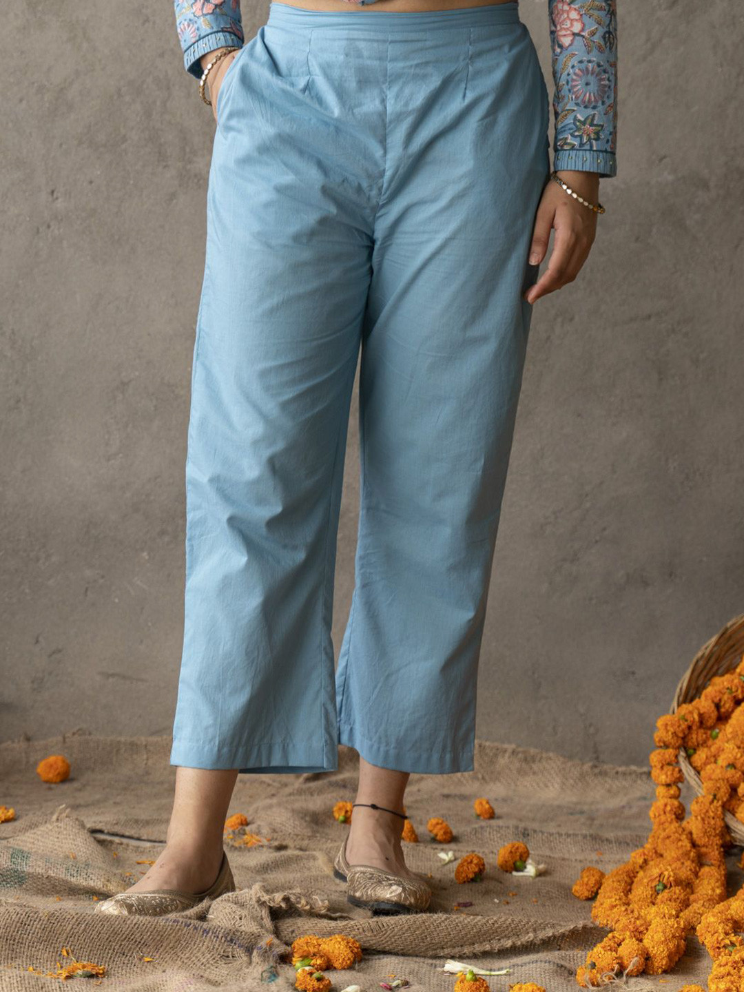 AKISO Women Solid Blue Cotton Straight Pants