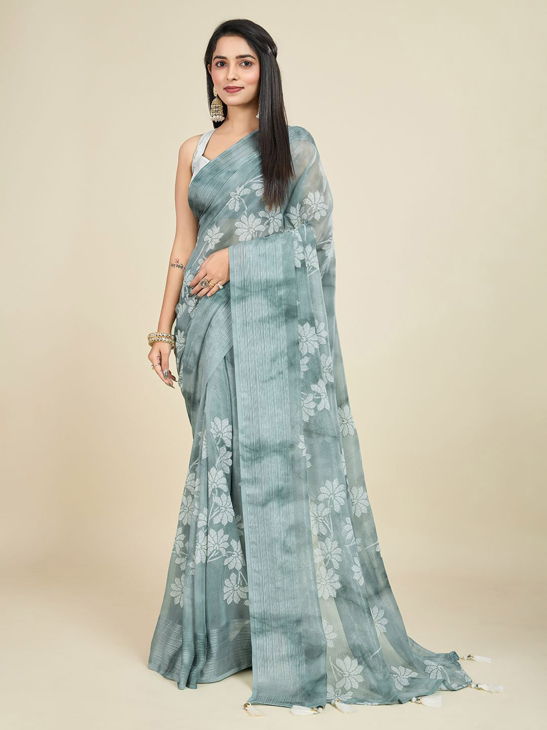 SHANVIKA Floral Striped Polyester Saree With Unstitched Blouse Piece