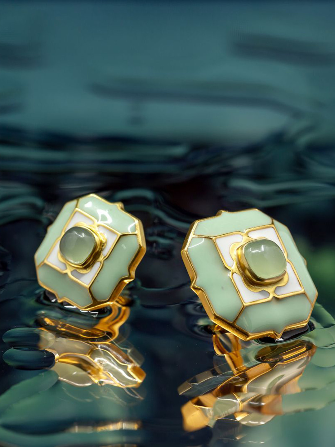 manner 92.5 Sterling Silver Gold Plated Calcedony Gemstone Studded Stud Earrings