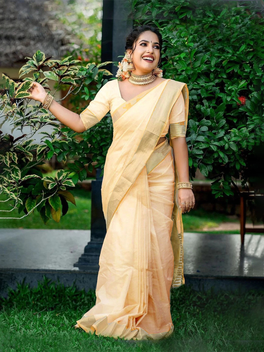 MAGNEITTA Women Zari Silk Cotton Kasavu Saree