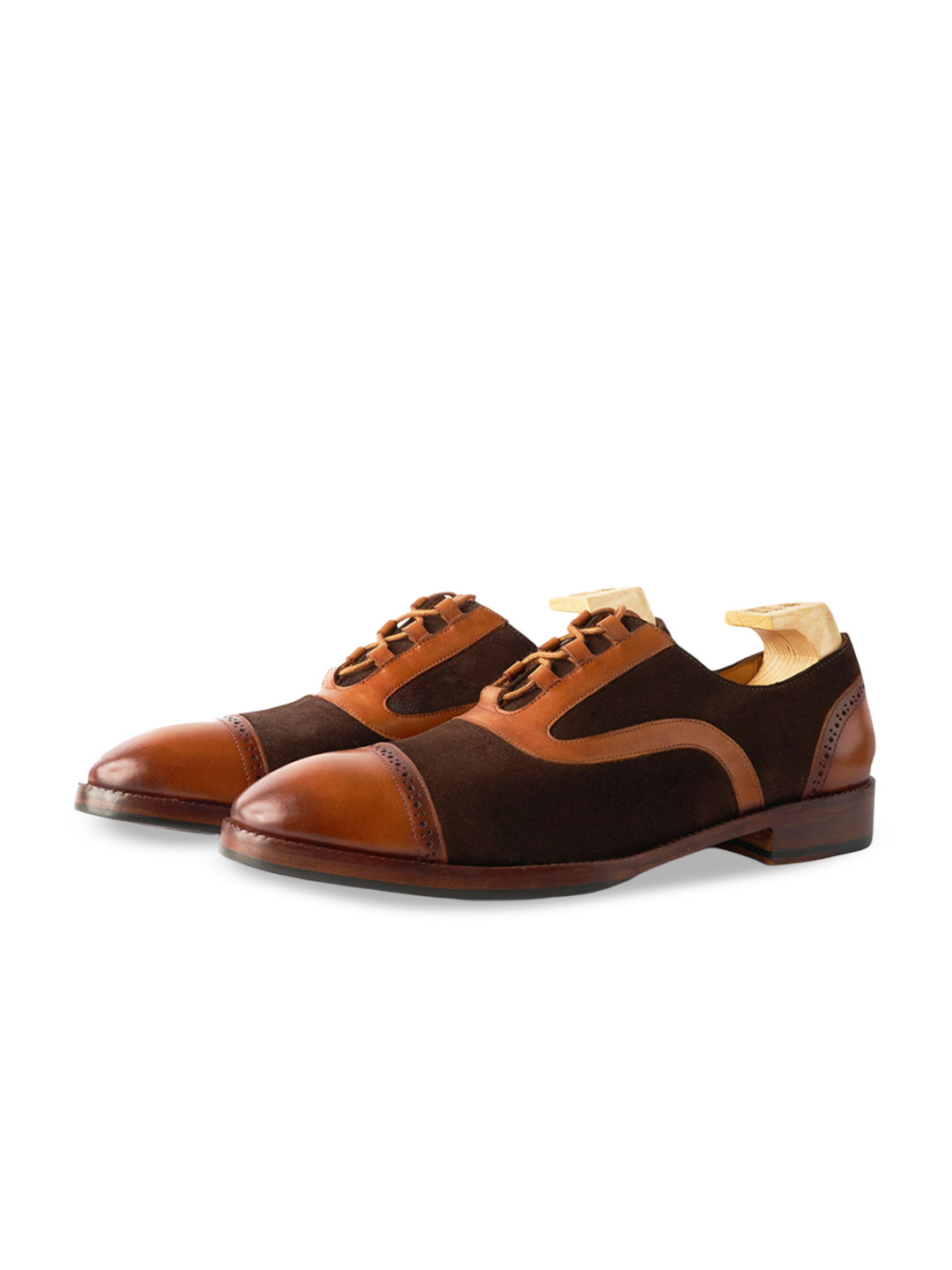 Whitemuds Men Cashel Brown Suede Oxfords