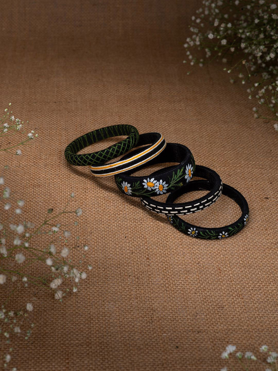 Taasha Craft Set Of 5 Threaded Bangles