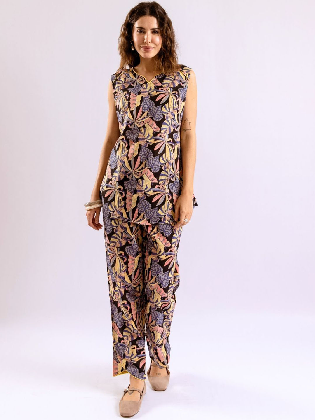 FEATHERS CLOSET Botanical Printed Sleeveless Cotton Co-Ord Set