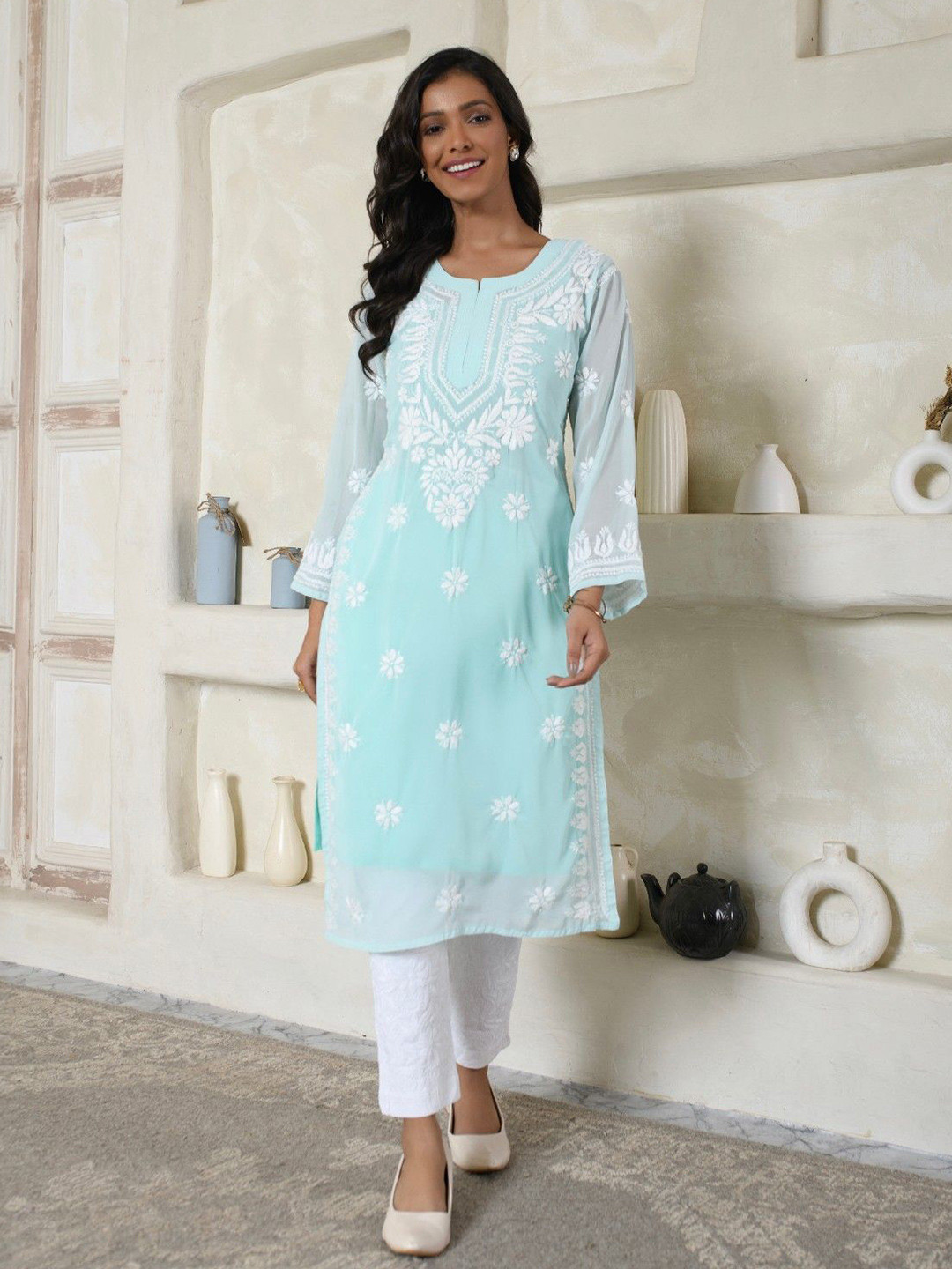 Fashionable Chikan Handikraft Floral Embroidered Chikankari Pure Georgette Chikankari