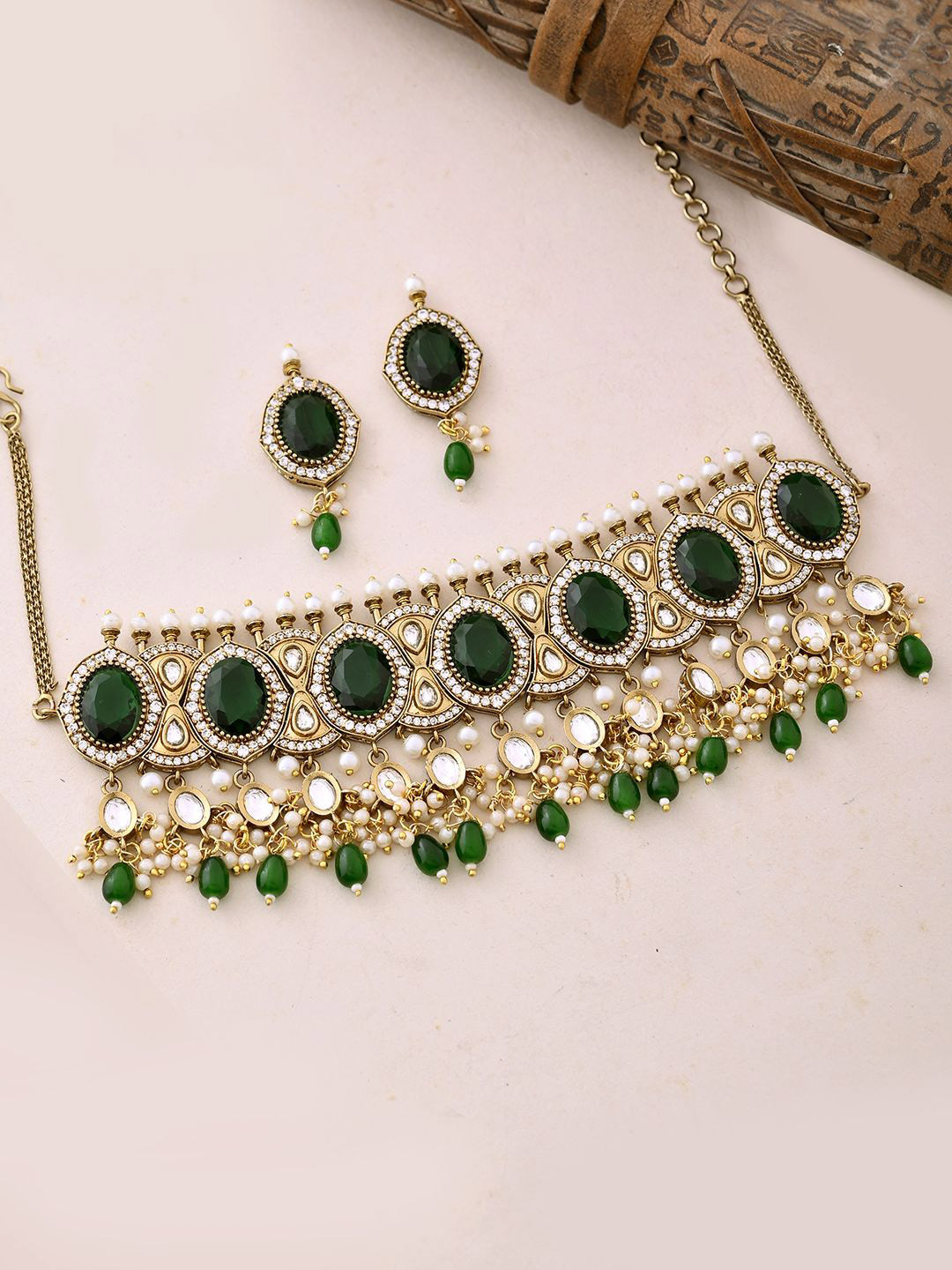 Voylla Kundan Opulence Maharani Shahi Kundan Choker Necklace Set