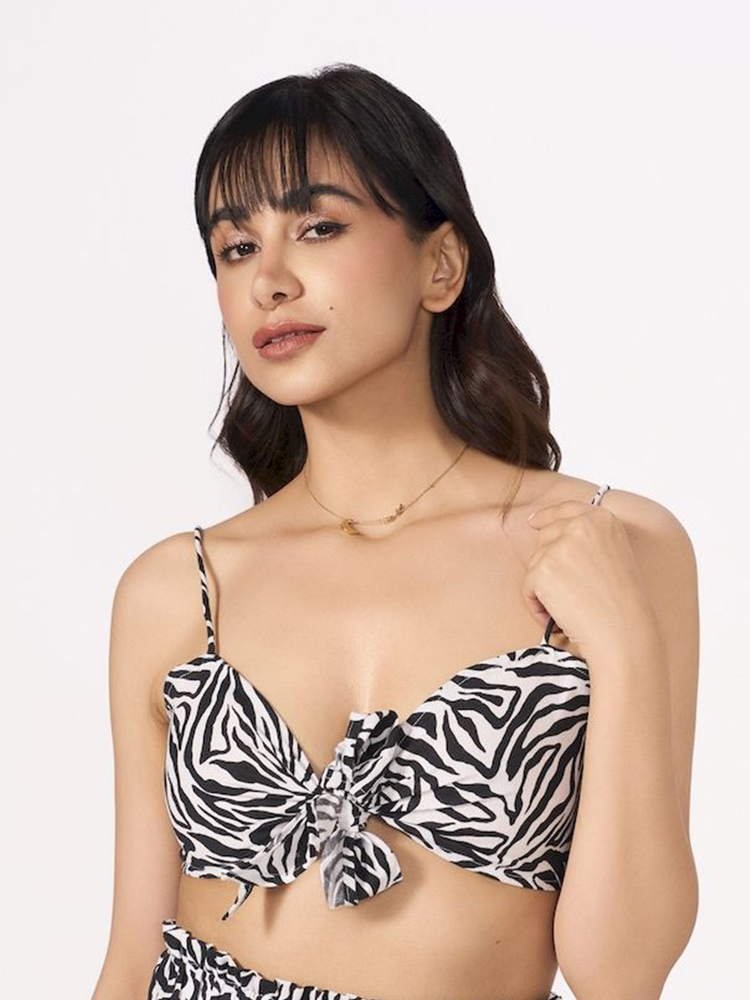 How When Wear Printed Shoulder Straps Neck Tie-Ups Detail Monochrome Bralette Crop Top