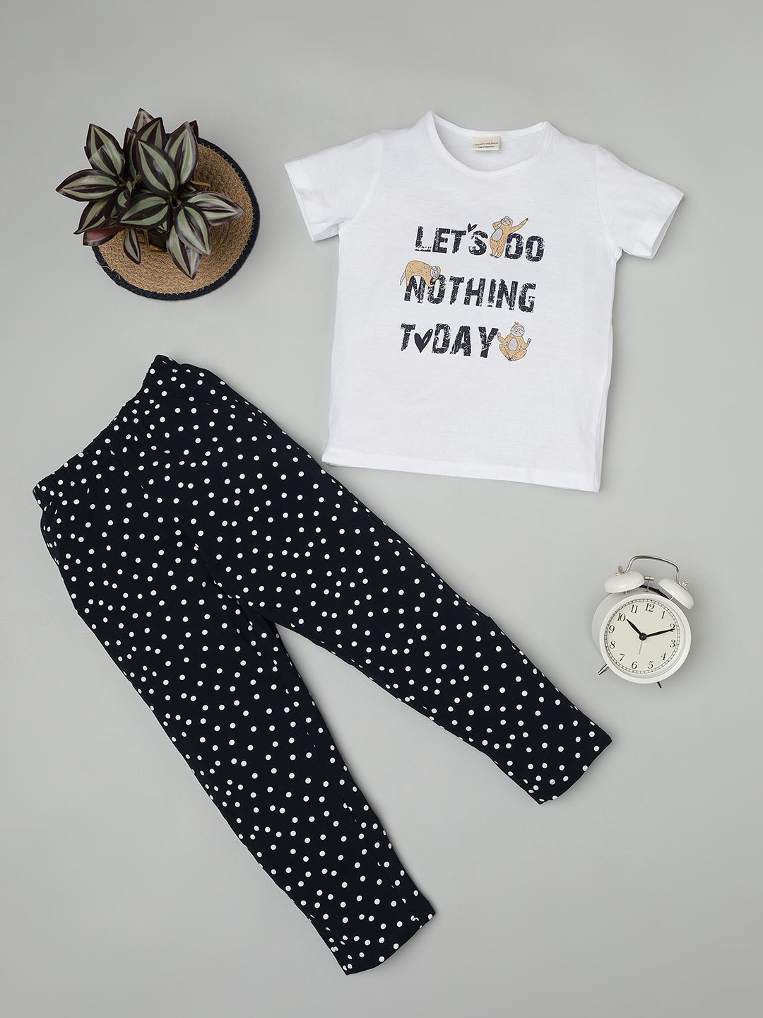 RAINE AND JAINE Girls Printed Pure Cotton T-shirt And Pyjamas Night suit