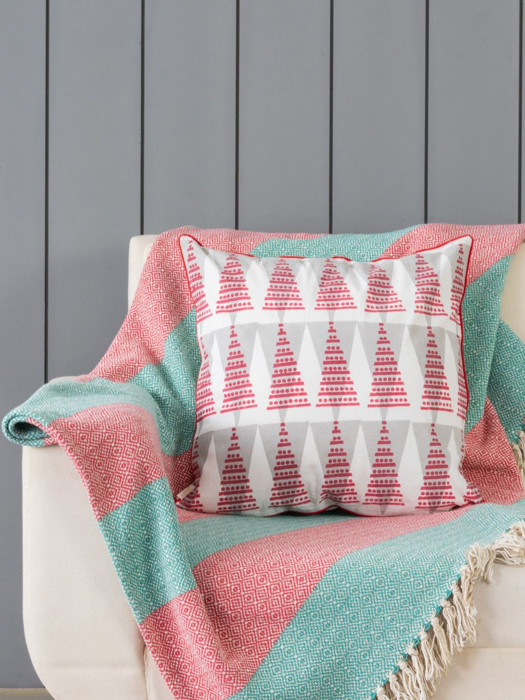Eyaas White & Red 2 Pieces Block Printed Cotton Square Cushion Covers