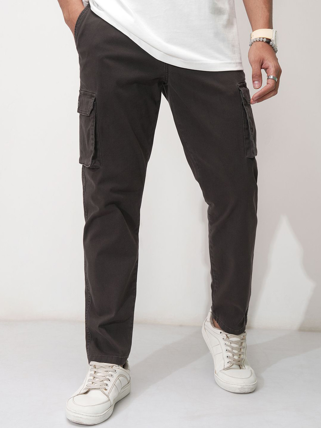 HIGHLANDER Men Tapered Fit Mid-Rise Cotton Cargos Trouser