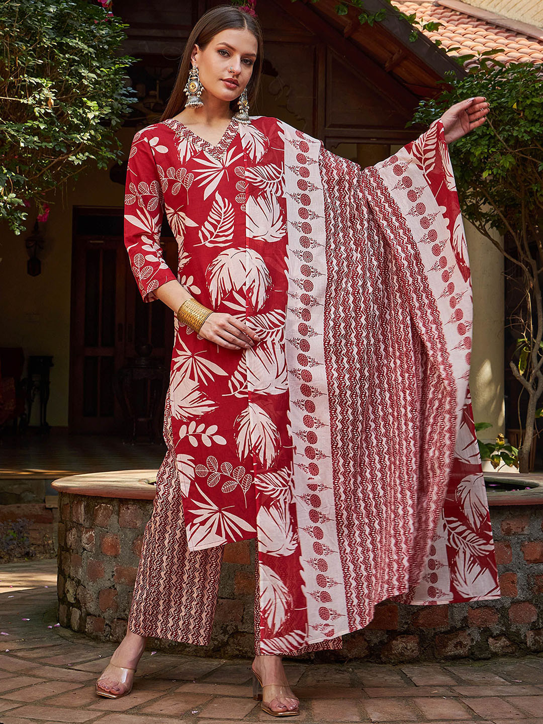 Shae by SASSAFRAS Floral Printed V-Neck Pure Cotton Straight Kurta With Trousers & Dupatta