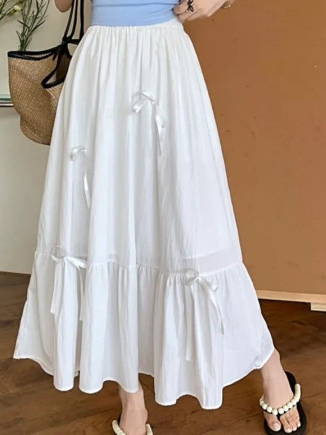 Outzidr White Flared Skirt With Bow