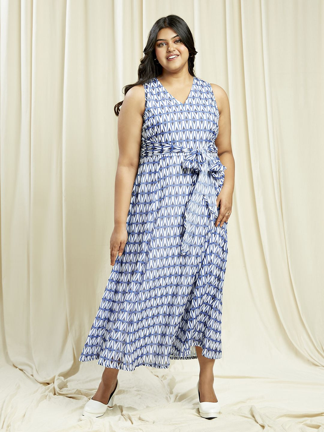 Globus Gloplus V-Neck Abstract Print Waist Tie-Up Plus Size Fit & Flare Midi Dress