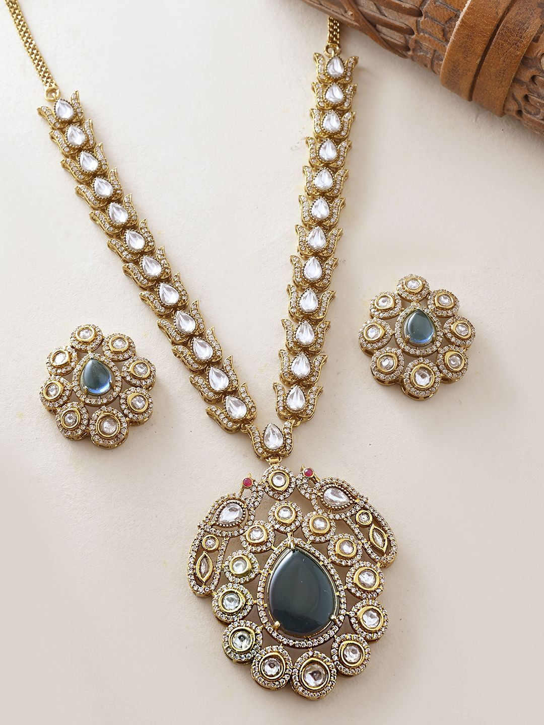 Voylla Kundan Opulence Noor Mahal Kundan Necklace Set