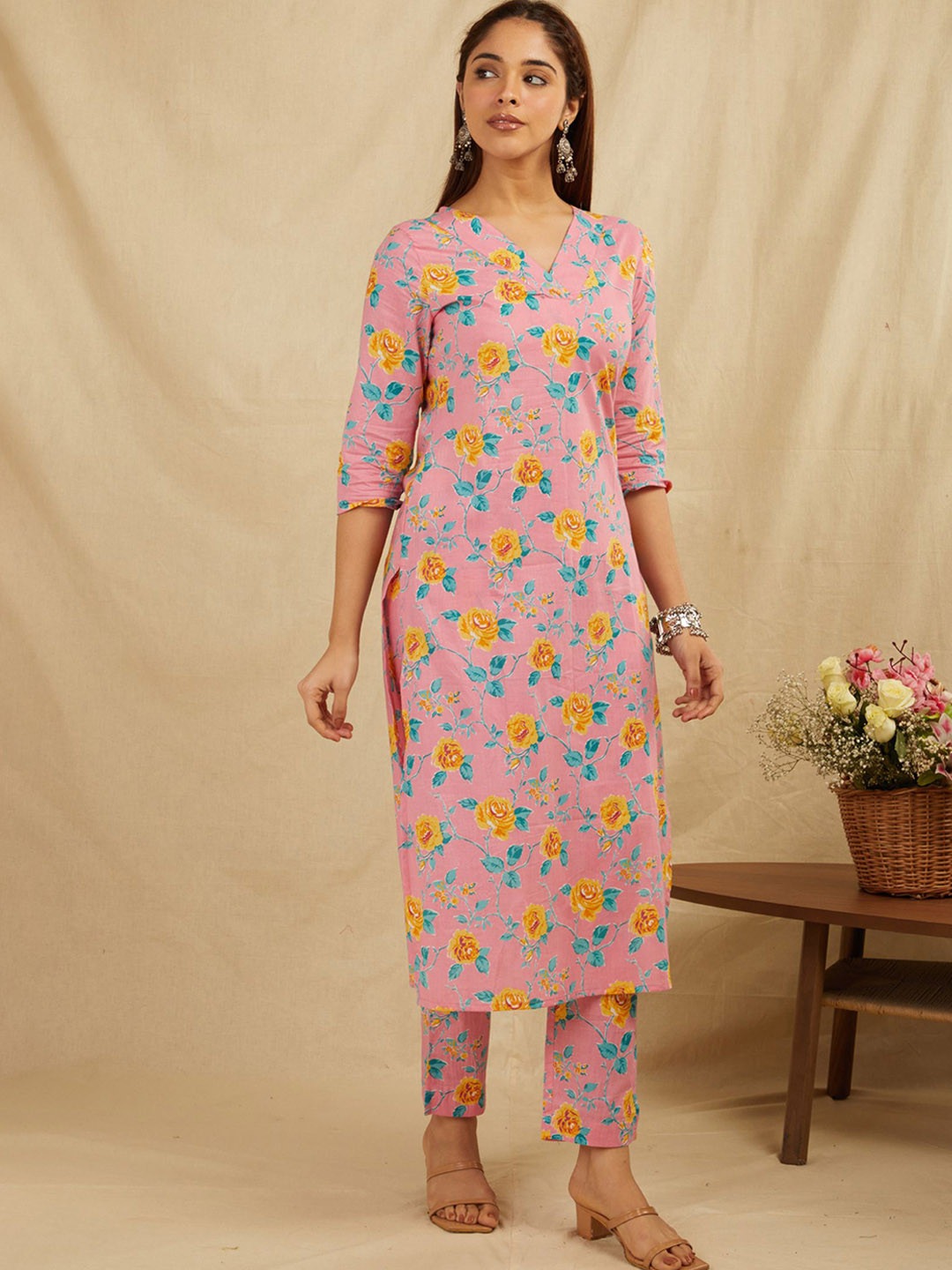 Bada Boota Floral Printed V-Neck Pure Cotton Straight Kurta With Trousers