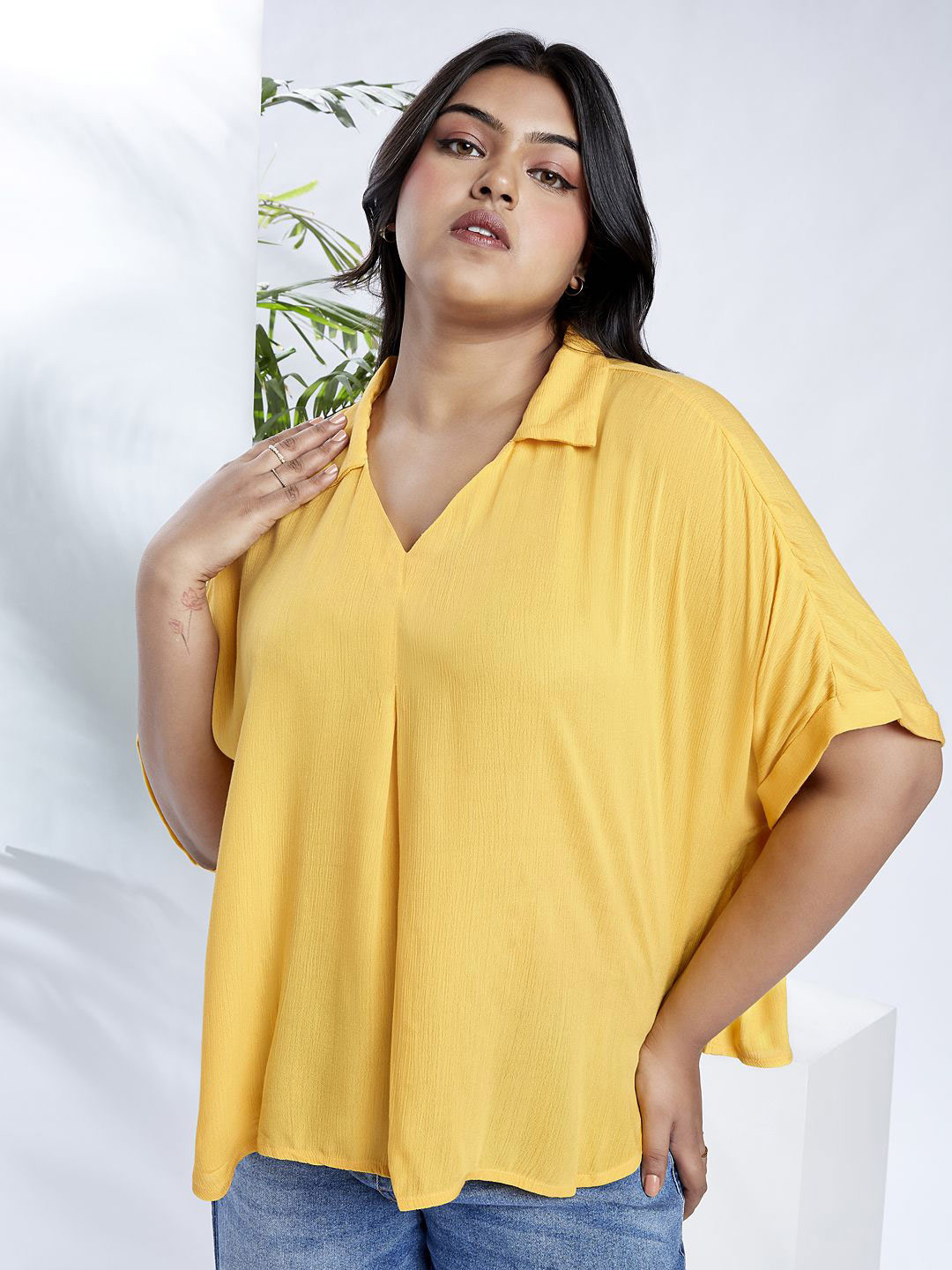 Globus Gloplus Collared V-Neck Extended Sleeves Self Design Plus Size Top