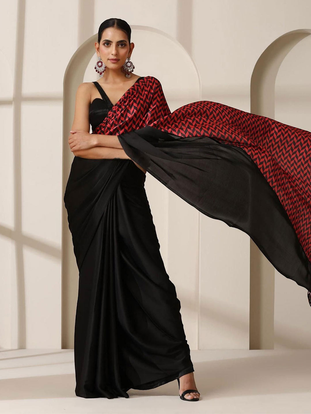 Swtantra Abstract Printed Marlboro Satin Saree with Black Blouse Fabric Fusion Saree