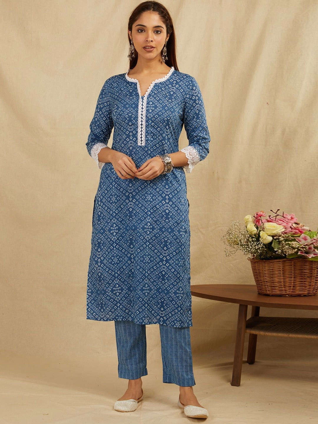 Bada Boota Geometric Printed V-Neck Pure Cotton Straight Kurta With Trousers