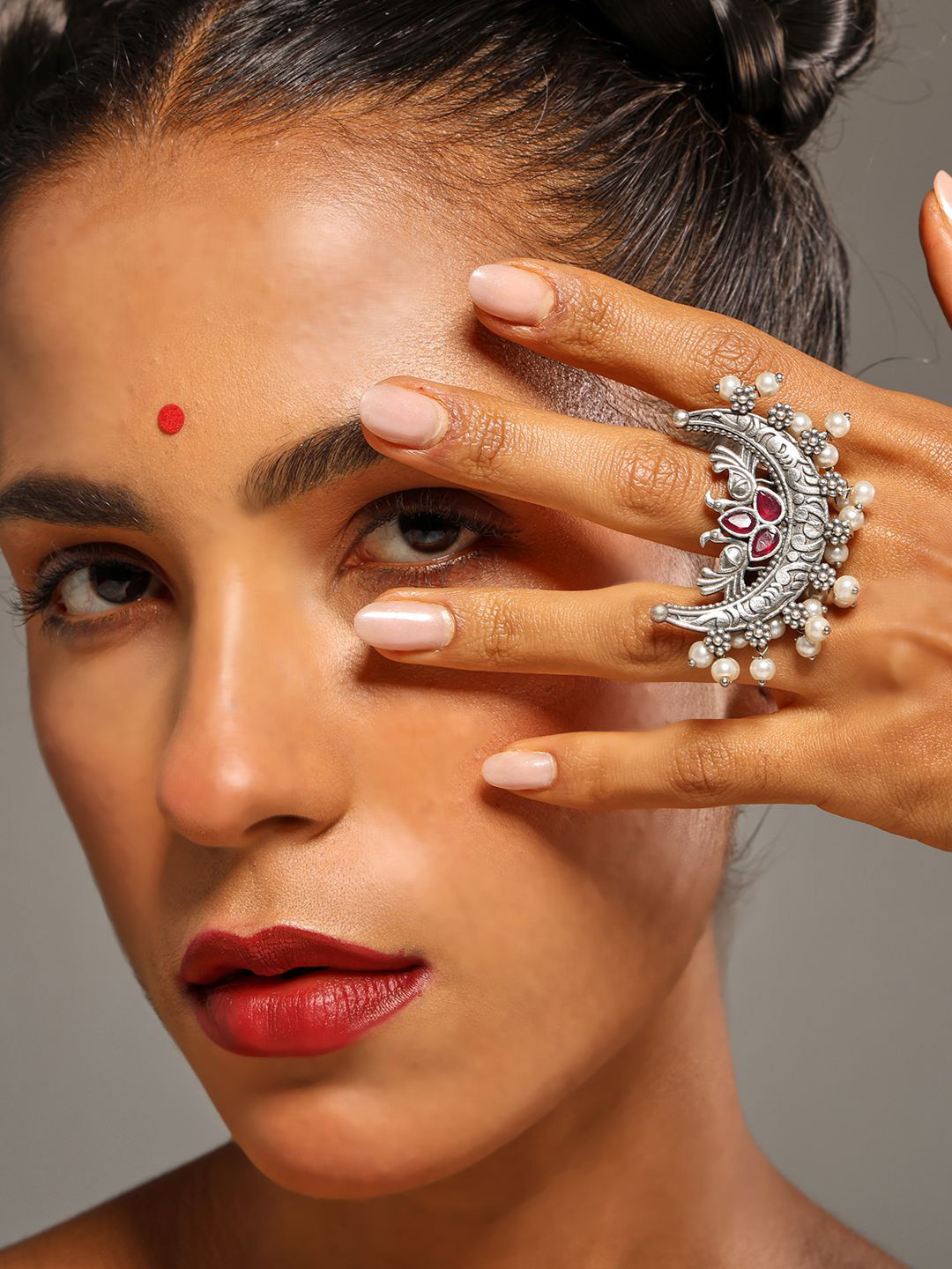 VENI 92.5 Silver-Plated Artificial Stones Studded Oxdized Finger Ring