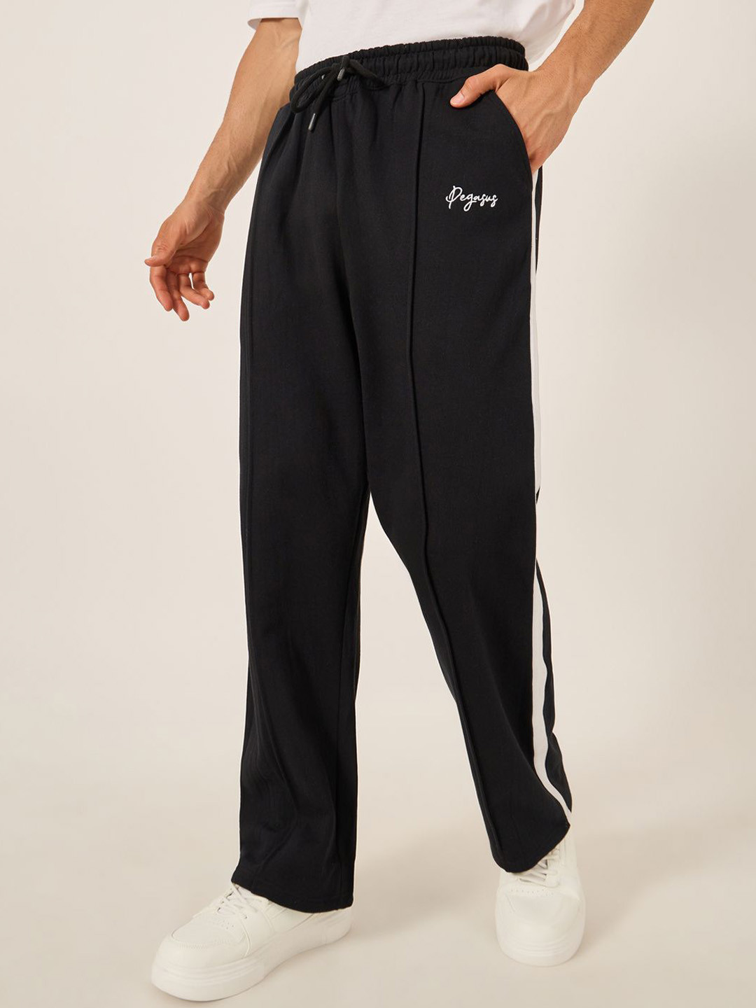 Styli Men Oversized Print Detail Wide Tuck Fleece Jogger