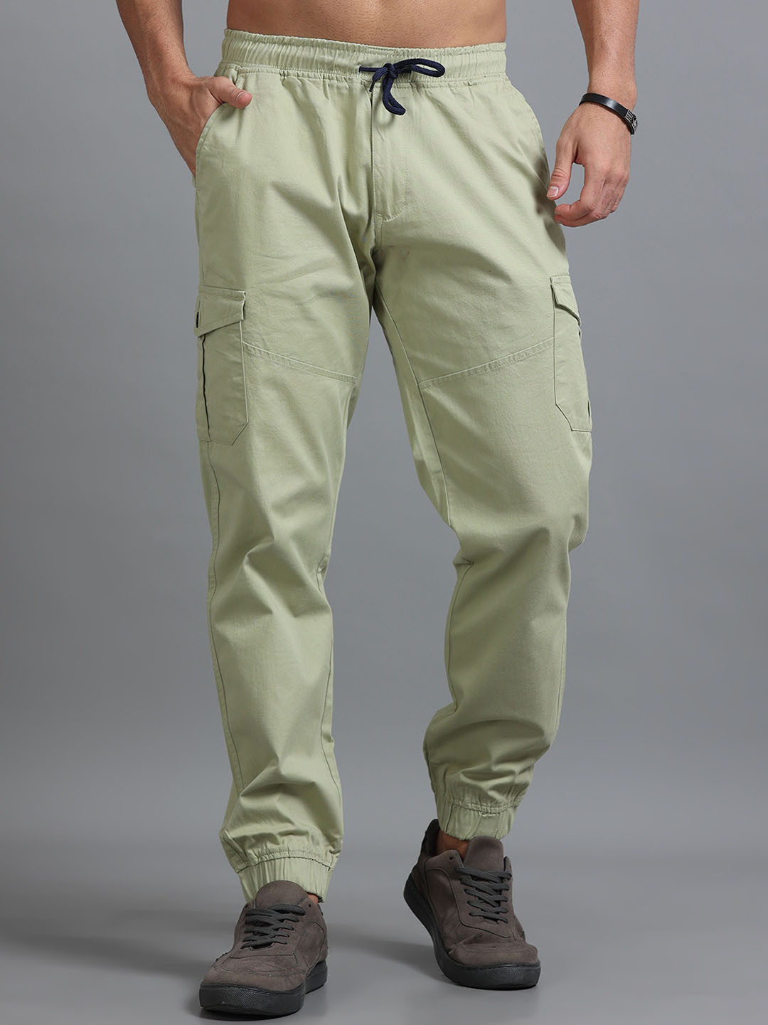 U.S. PITCHERS Men Relaxed Straight Leg Slim Fit Low-Rise Cargos Trousers