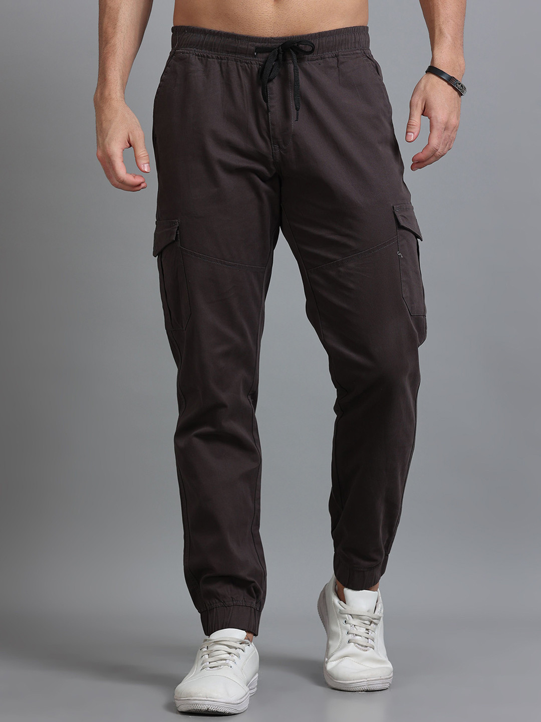 U.S. PITCHERS Men Relaxed Straight Leg Slim Fit Low-Rise Cargos Trousers
