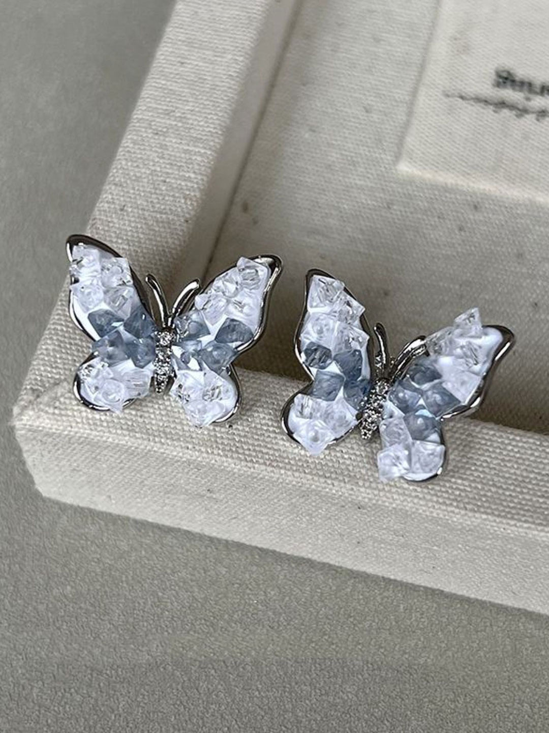 CARIA Artificial Stones Studded Animal Shaped Studs