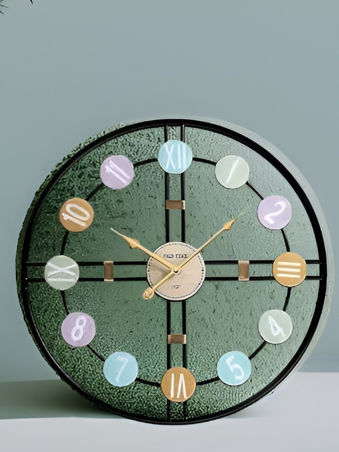 Nutts Black Metal Large Display Round Battery Analogue Wall Clock-45.7cm