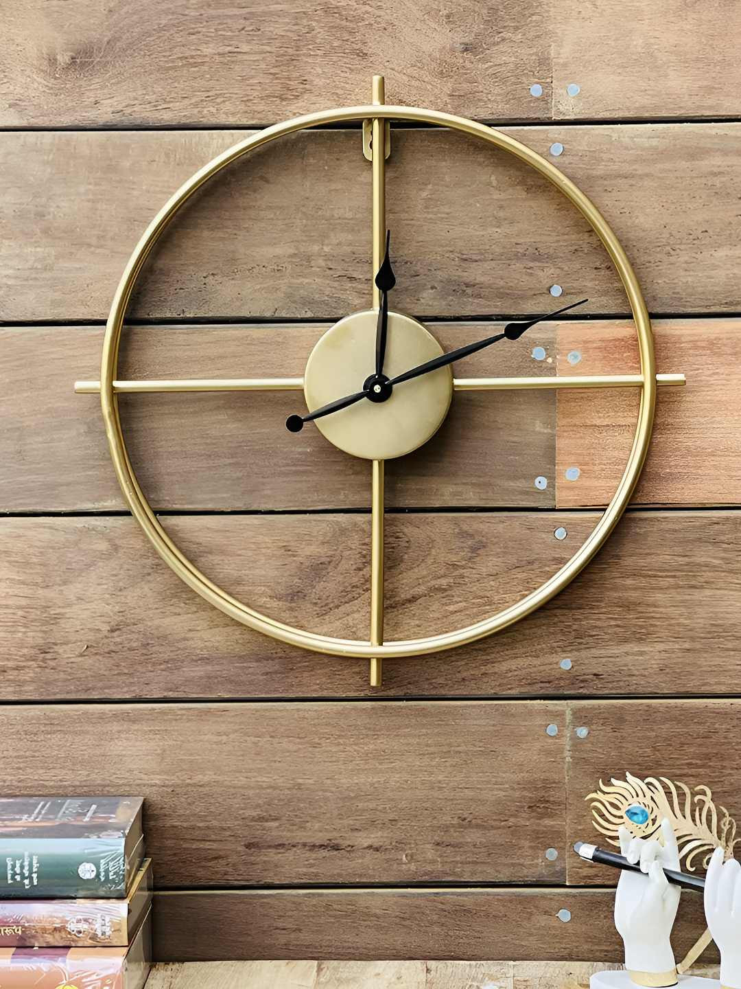 Nutts Copper-Toned & Black Round Shaped Analogue Contemporary Wall Clock