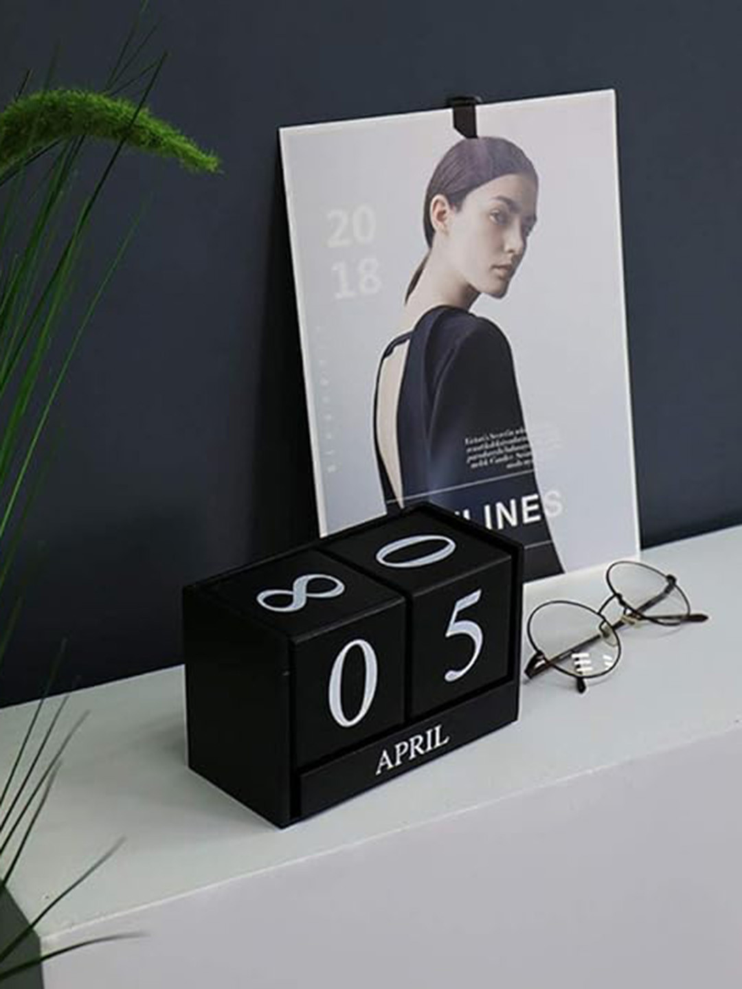 Babymoon Black & White Wooden Timeline Milestone Calendar