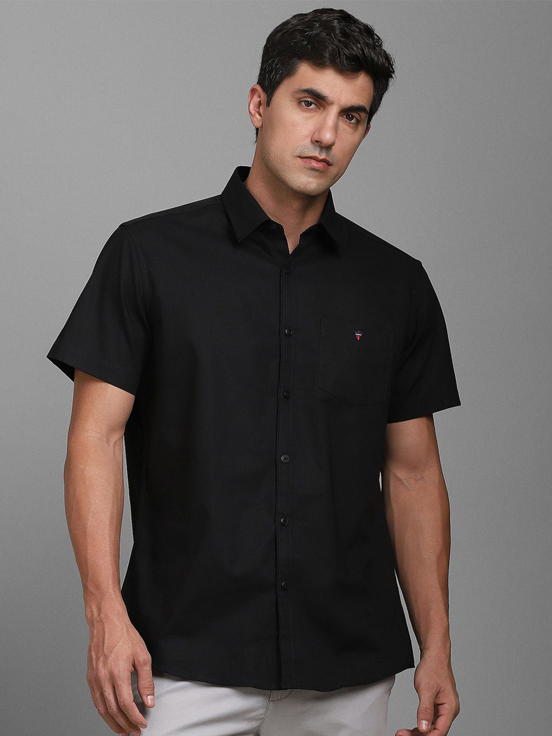 Louis Philippe Sport Spread Collar Half Sleeves Pure Cotton Opaque Slim Fit Casual Shirt