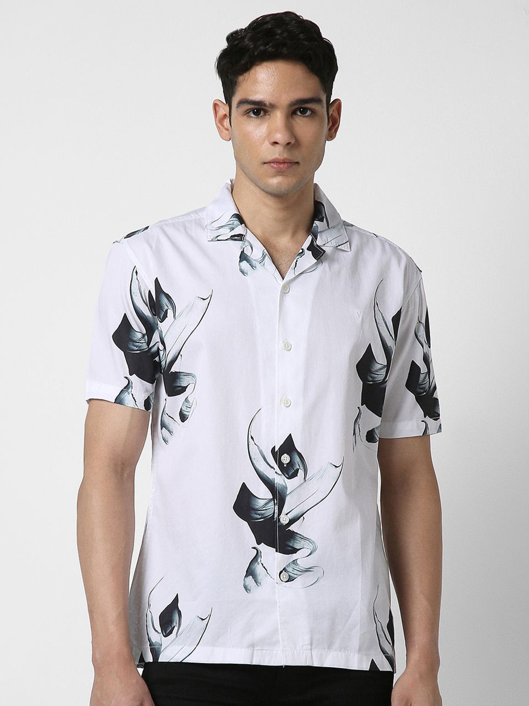 VAN HEUSEN DENIM LABS Floral Printed Half Sleeves Opaque Slim Fit Casual Pure Cotton Shirt