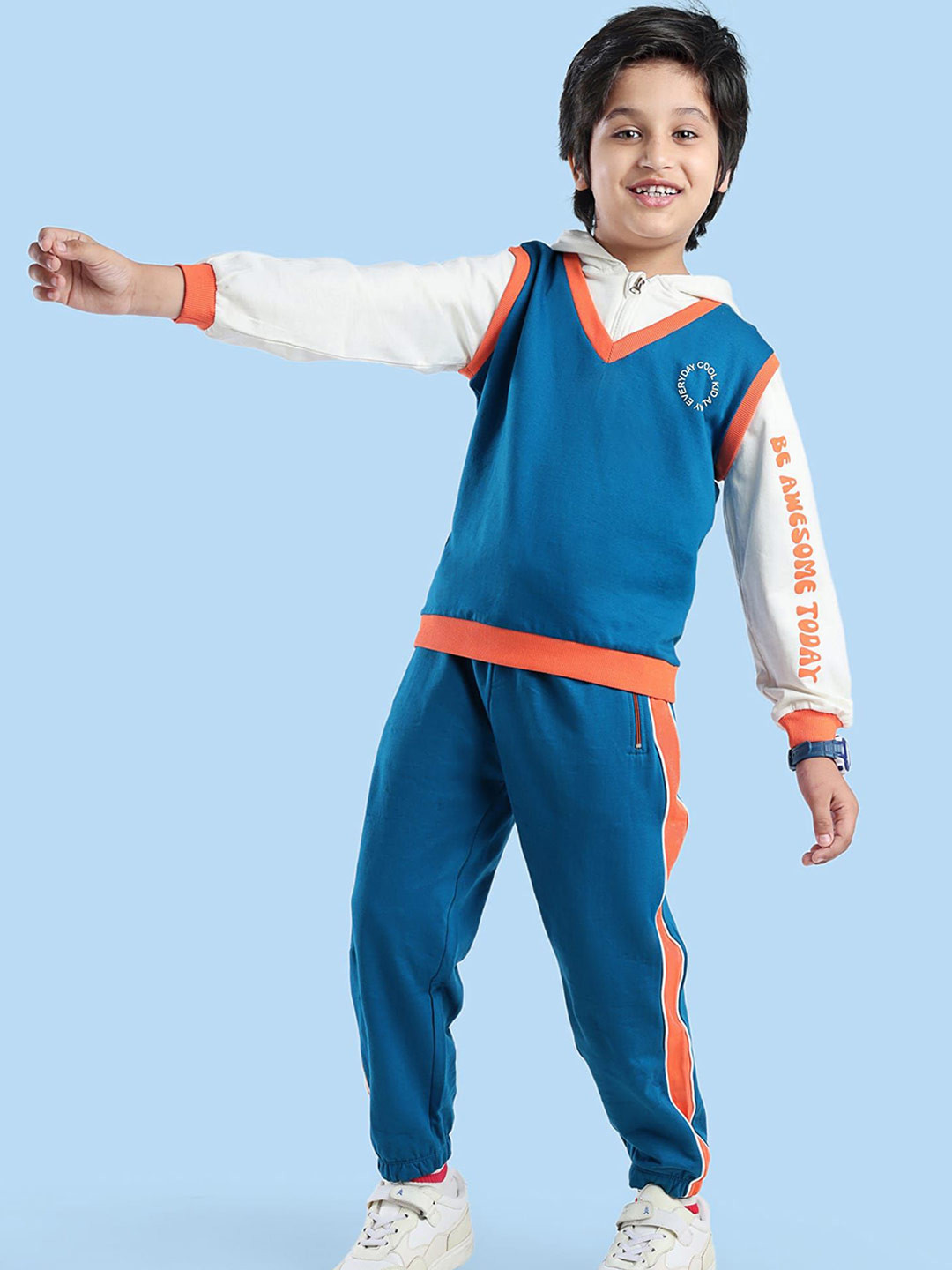 ARIAS By LARA DUTTA Boys Colourblocked Hooded Pure Cotton Sweatshirt & Joggers